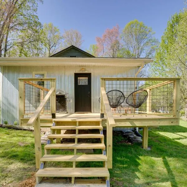 Mid-Century Modern Fayetteville Home Close to Town, hotel v destinaci Fayetteville