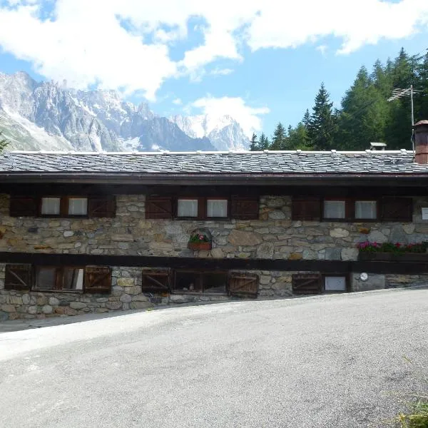 Il Refuge CIR 119, hotel v destinaci Courmayeur