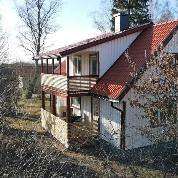 Lantlig villa i Ljungbyhed, hotel in Klåveröd