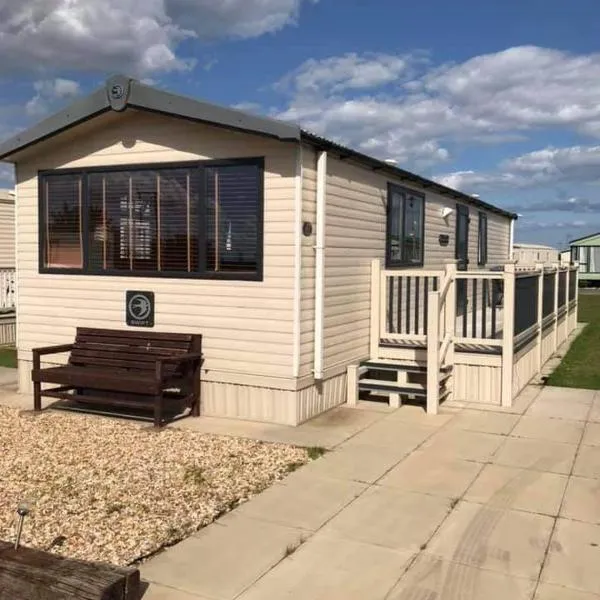 3 bed deluxe Golden Palm ML47 sleeps 8, hotel di Chapel Saint Leonards