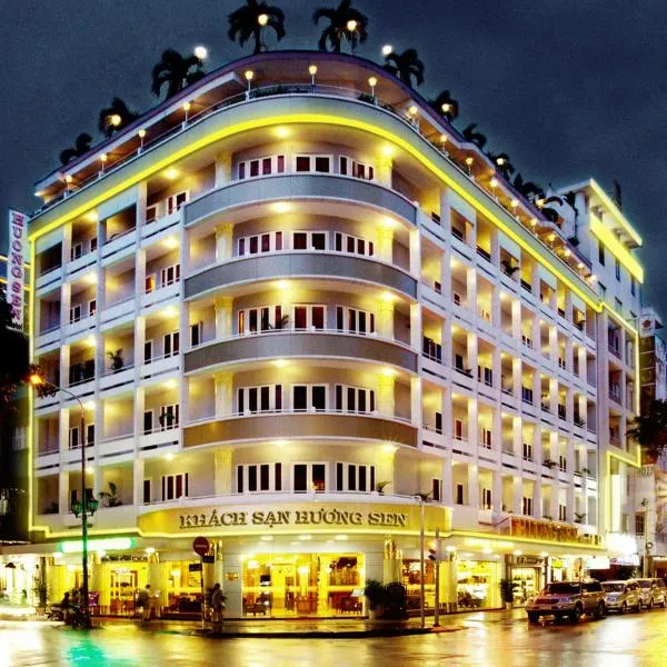 Huong Sen Hotel, hotell i Xóm Dầu Bình Thới