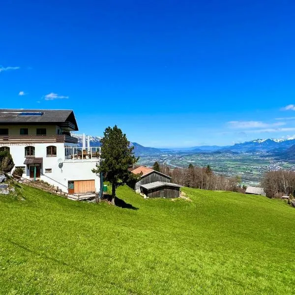 Aparthotel-Almgasthaus Gemsli - A bisal Österreich überm Schweizer Rheintal, hotel in Sevelen