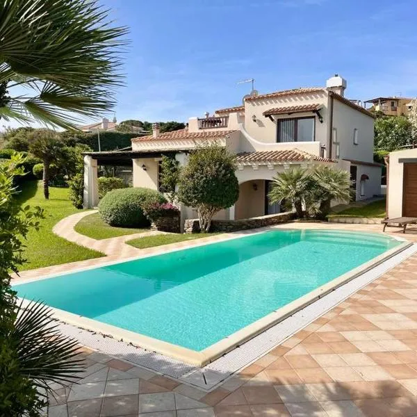 Villa Hibiscus Stintino, hotel v Stintino