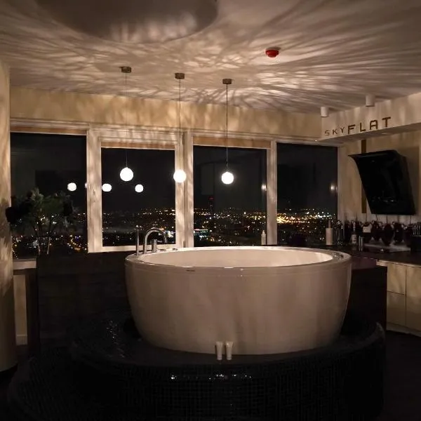 sky FLAT jacuzzi 27 FLOOR, ξενοδοχείο σε Κλάιπεντα