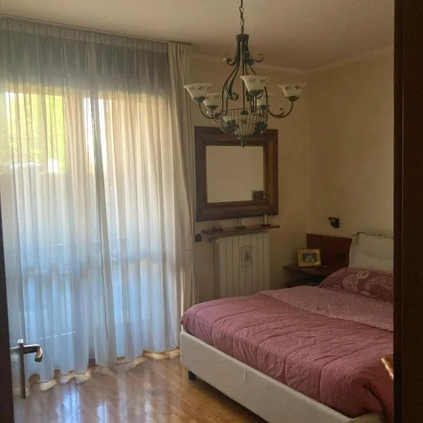 B&B Isabella Home 3 Camere private in appartamento condiviso, hotel em Cesano Maderno