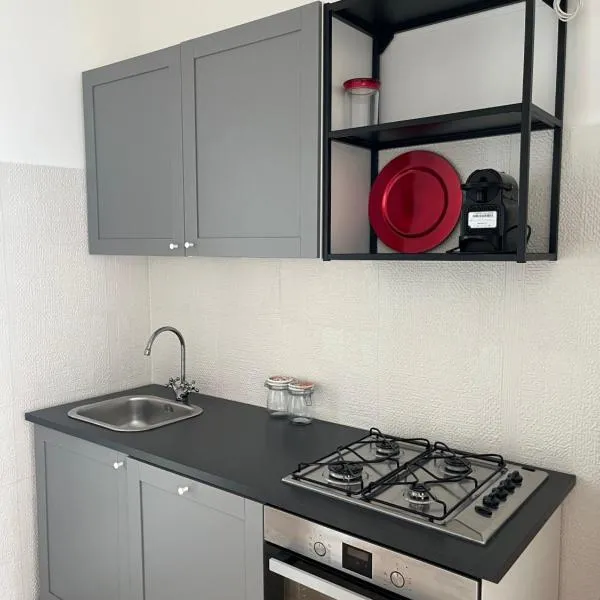 Confortevole trilocale, Hotel in Torre Lapillo