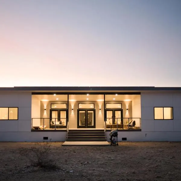 Modern Desert Dream - NEW BUILD, hotell i Old Dale