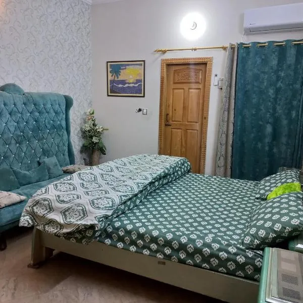 3 Bedroom House right In-between Twin Cities, hotel en Rawalpindi