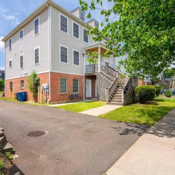 Gorgeous Waterfront 3 Bedroom, 1.5 Bathroom Unit., hotel v destinaci New Haven
