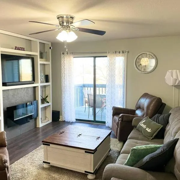 Luxury Family Condo w/ Great Views & Entertainment, hôtel à Omaha