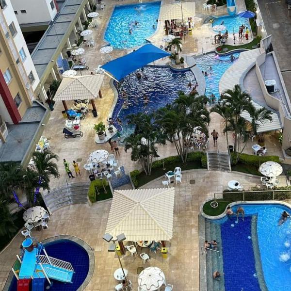 7 piscinas, sauna, 2 AR Split, ventilador na sala, Filtro de agua gelada, Airfryer, 2 Secadores de cabelo, Internet de qualidade, TV Smart 43", e 32" Garagem coberta, Box queen e sofá novos - Foto 2