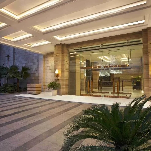 Crowne Plaza New Delhi Mayur Vihar Noida, an IHG Hotel, хотел в Ню Делхи