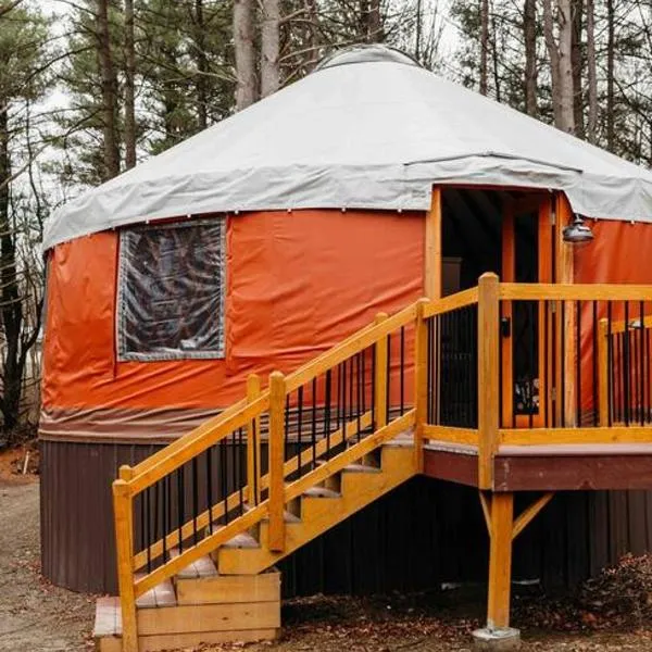 Heated & AC Yurt, hotel in Bluff Point