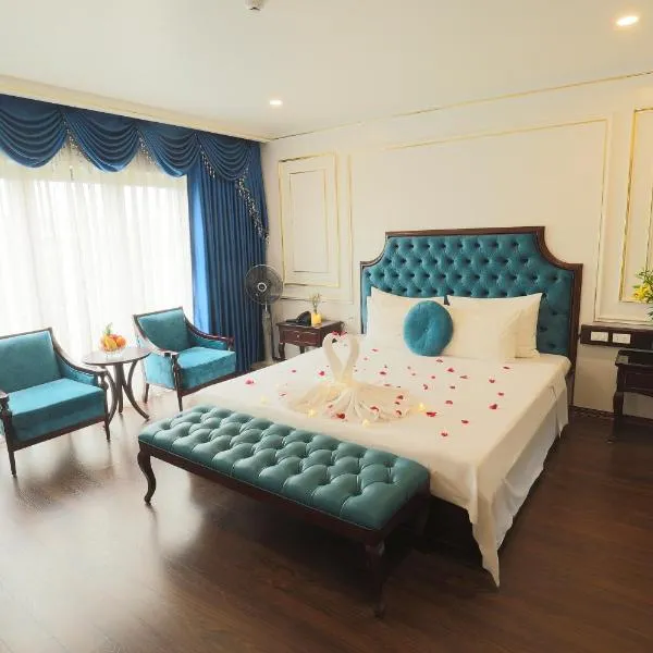Royal Văn Phú Hotel โรงแรมในÐồng Lư