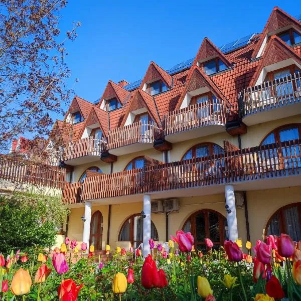 Ágnes Hotel, готель у Хевізі