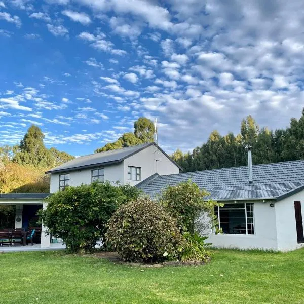 REDVERSDALE- 4 x 4 Recommended, hotel in Underberg