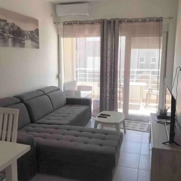 Très beau 2 pièces dans la jolie ville de Bijela - Appart numéro 6, hotel en Bijela