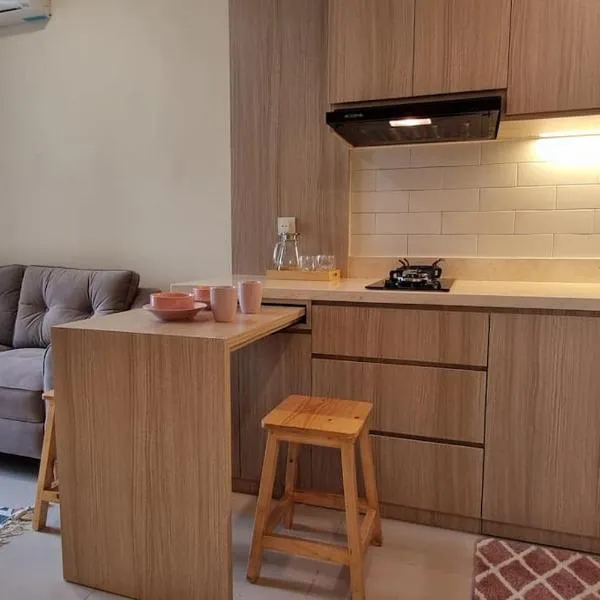 Apt Pejaten Park 1BR Latte w/ Netflix, hotel din Jakarta