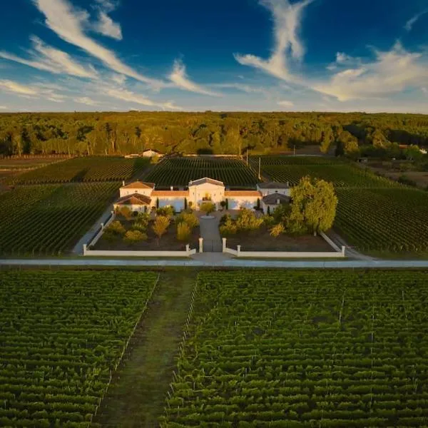 La Grande Suite du Château Saint-Laurent – hotel w mieście Saint-Laurent-de-Médoc