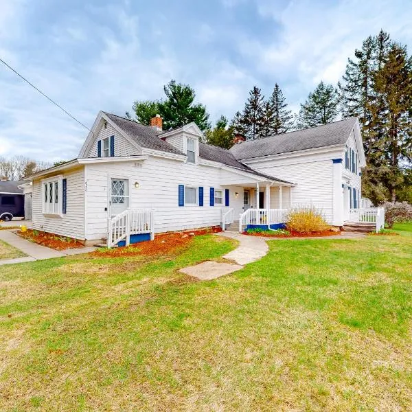 Maplewood Manor - Unit 2, hotel in Colchester