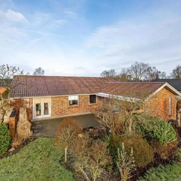 6 Room Holiday House, Private Garden, Lego House, Legoland, Lalandia,, hotel en Billund