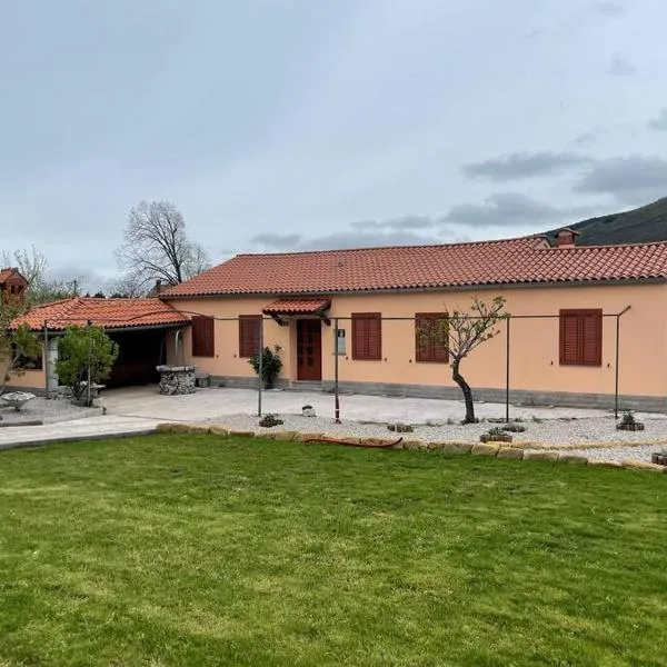 Hiša Pod Slavnikom, hotel en Podgorje