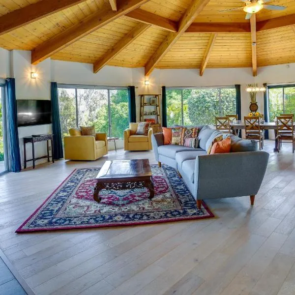 Fallbrook Home with Mountain Views Close to Hiking!, hotel v destinaci Fallbrook