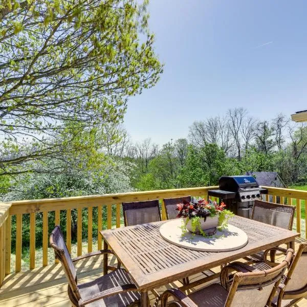 Williamstown Vacation Rental Private Deck and Yard, hotel in Williamstown