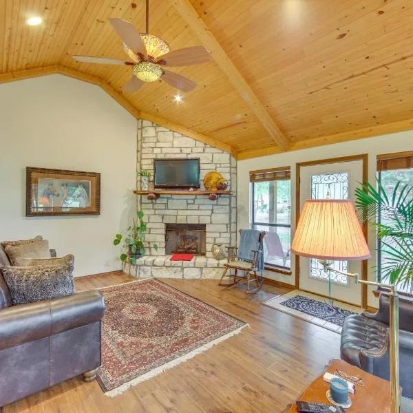 Dog-Friendly Wills Point Home with Grill on 10 Acres, hotel v destinaci Canton