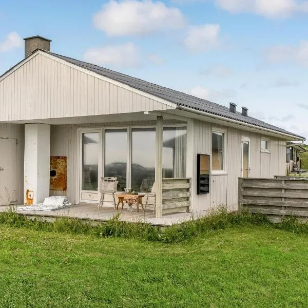 Three-Bedroom Holiday Home In Lemvig, hotel in Trans