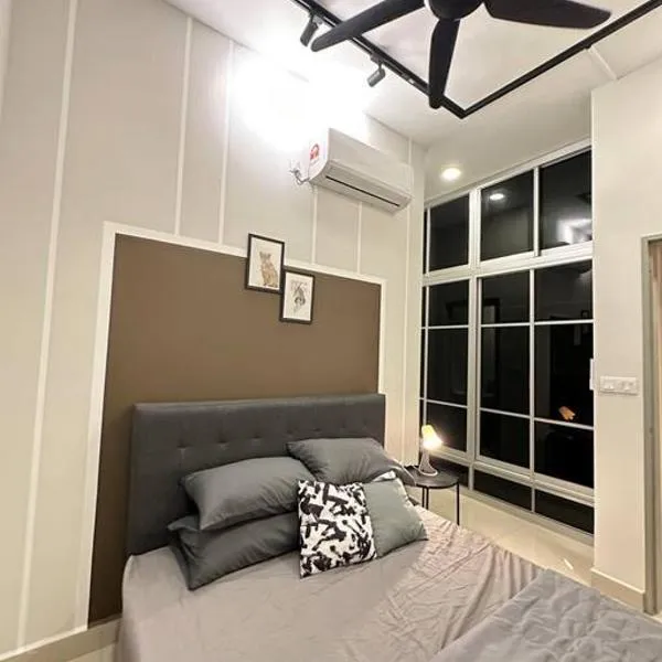 Cozy 2 BR Apartment w/ Pool Gym Wi-Fi & Work Space, hotel v destinaci Klang
