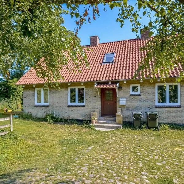 Beautiful Home In Rønde With Kitchen, hotel v destinaci Rønde