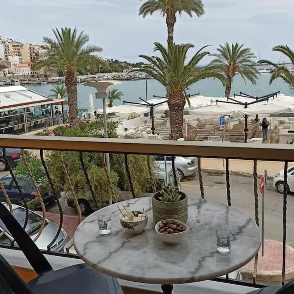 SeaShell apartment Sea View, Castle View 200metres from the Beach, hotel v destinaci Sitia