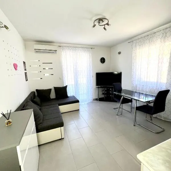 Apartman Solin 3, parking, hotel din Kapela