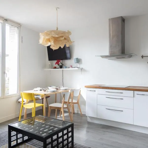 Nice and bright apartment of 34 m in Les lilas、レ・リラのホテル