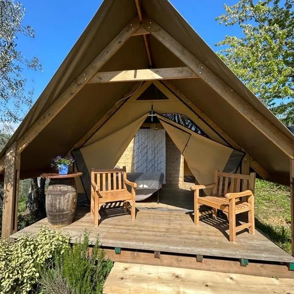 GLAMPING SUITE IL GRILLO, hotel v destinaci Lamporecchio