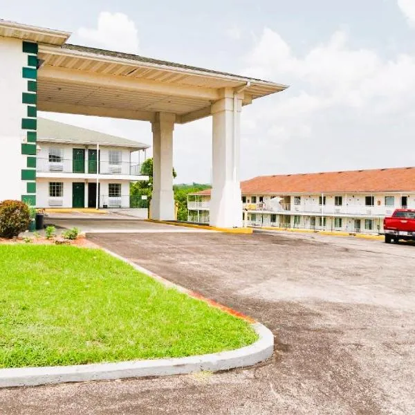 Evergreen Inn, hotelli kohteessa Branson