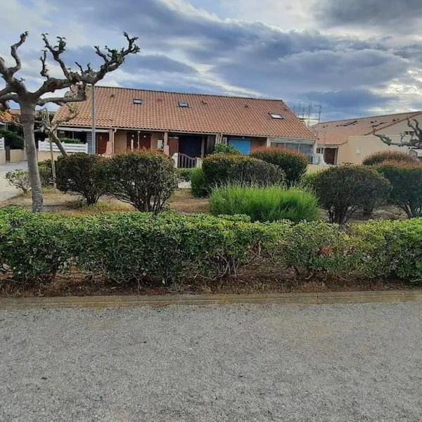Maisonnette entre étang et plage, hotel v destinácii Leucate