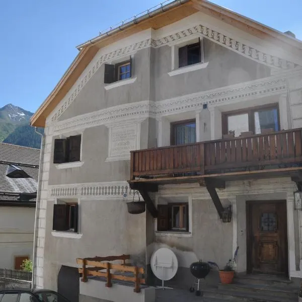 Attika Wohnung 7546 Ardez, готель у місті Ardez