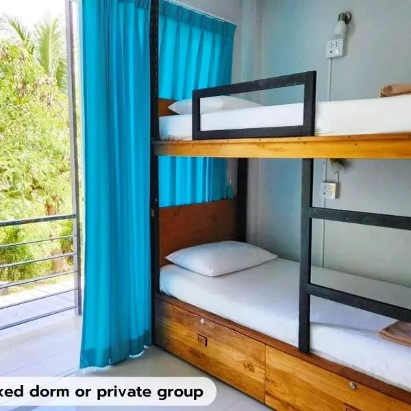Theppahrak Hostel Khaolak, hotel v destinaci Khao Lak