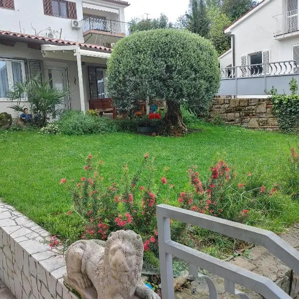 Papillon- free parking, hotel em Koper