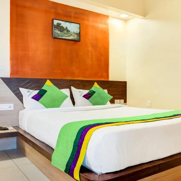 Treebo Trend Golden Inn 700 Mtrs From Promenade Beach, khách sạn ở Pondicherry