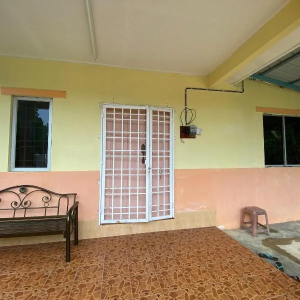 Homestay D'Bukit, hotel v destinaci Jeli