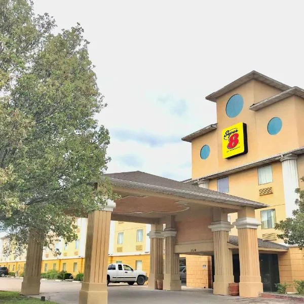Super 8 by Wyndham Temple I-35, hotel v destinaci Temple