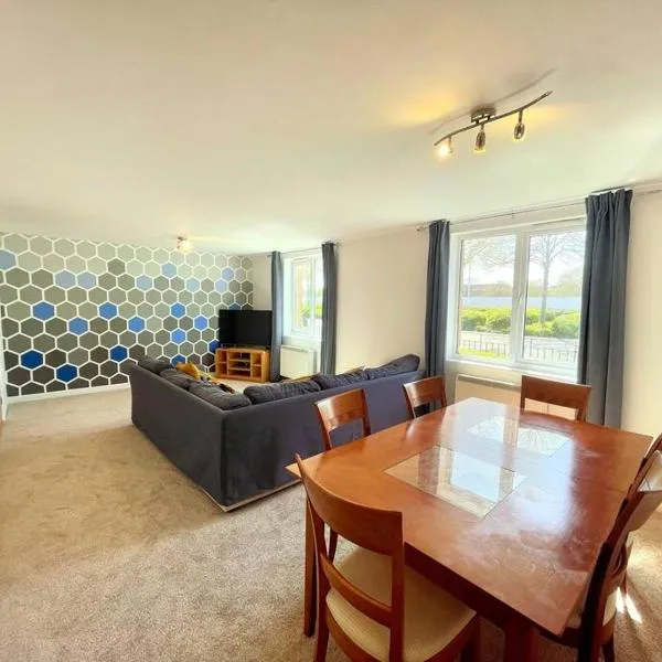 Spacious 3-Bedroom Ground Floor Flat with Free Parking in Central Location，位于卡迪夫的酒店