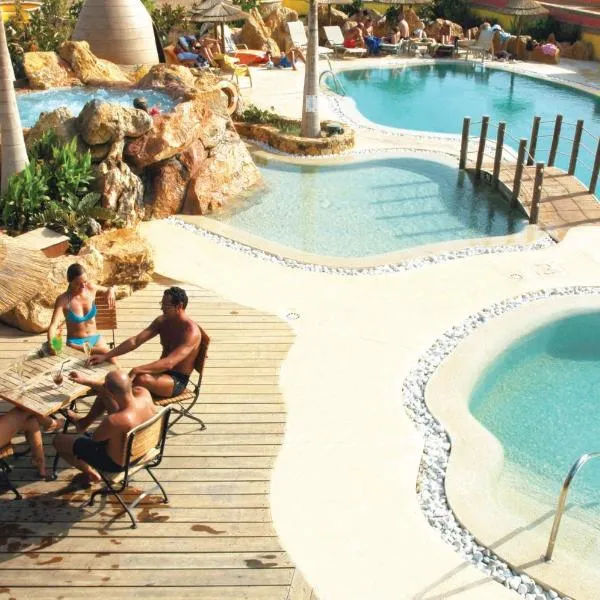 Desert Springs Resort، فندق في كهوف المنصورة