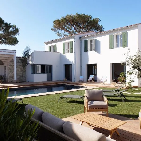 Villa Les Pins étoilés - 100m de la plage à La Couarde sur Mer, hotel em La Couarde-sur-Mer