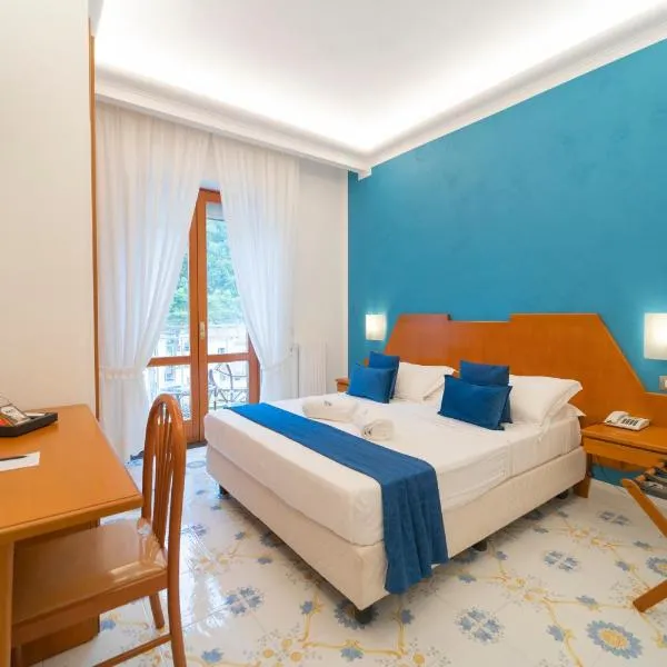 Hotel San Pietro: Maiori'de bir otel
