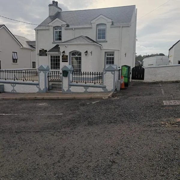 Ardhill House B&B The Diamond, in the Heart of Ardara Town , F94 C7X9, hotel di Ardara