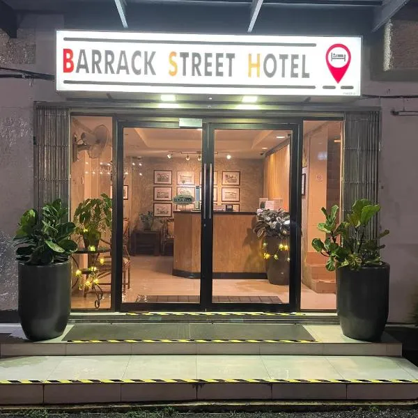 Barrack Street Hotel, hotel in Kampong Salak